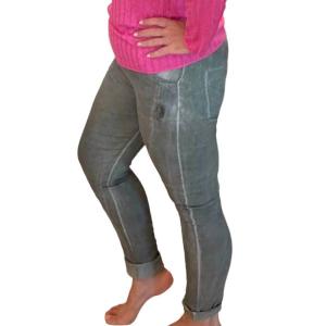 Итальянские волшебные брюки с минеральной стиркой оливково-зеленого цвета Made in Italy