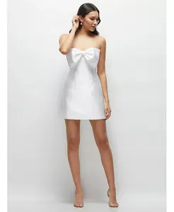 Женское платье мини белого цвета без бретелей с бантом oversize и жемчужными деталями Alfred Sung, белый