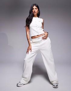 Широкие брюки-джоггеры из хлопковой смеси с логотипом и передним швом, кремового цвета Kaiia