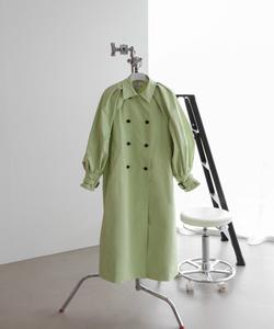 Длинный тренч с рукавами-баллонами, открывающимися в обе стороны Katrin Tokyo, цвет Melon