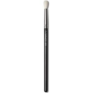 MAC 221S Миниатюрная коническая кисть для растушевки