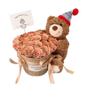 Милый медвежонок с букетом стабилизированных цветов плюшевая кукла животное высота 35см Ten Thousand Children's Music