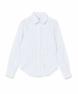 Классическая рубашка с длинными рукавами и круглым воротником.