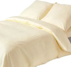 Постельное белье HOMESCAPES Damask, пастельно-желтого цвета, плотность нити 330, 155 x 220 см Homescapes