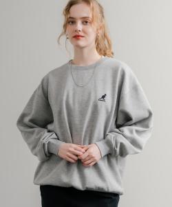 Специальная толстовка с вышитым логотипом, созданная в рамках сотрудничества.