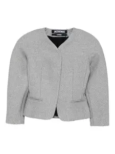 Приталенная куртка из фактурной ткани JACQUEMUS, серый