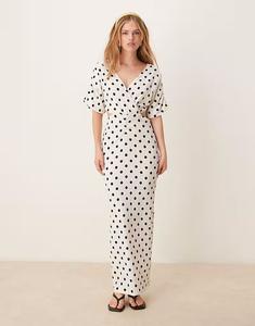 Платье макси YAS с запахом и вырезами в белый и черный горошек