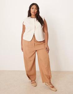 Льняные брюки ASOS DESIGN Curve с застежкой в ​​несколько сторон, бежевого цвета