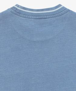 Футболка с короткими рукавами из трикотажа в рубчик цвета индиго, подобранная по цвету.