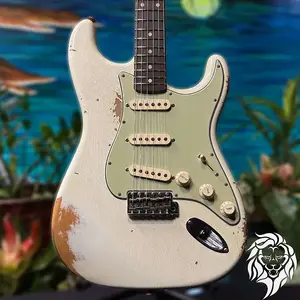 Fender Custom Shop 1963 Stratocaster в состаренном цвете Olympic White R136145