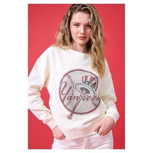 Женский свитшот New York Yankees оверсайз с логотипом из стразов кремовый Terez