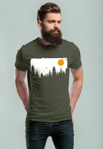 Футболка с принтом HERREN T-SHIRT WALD BÄUME OUTDOOR ADVENTURE ABENTEUER NATUR-LIEBHABER FASHION STREETSTYLE NEVERLESS, цвет army