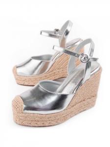 Сандалии Balenci в серебристом цвете Montevita