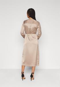 Дневное платье Wickel Pella YAS, грибки