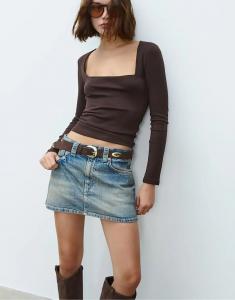 Футболка Stradivarius Basic с квадратным вырезом коричневого цвета