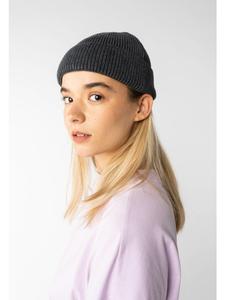 Унисекс короткая вязаная шапка в рубчик RAFI MELA