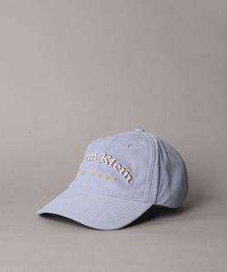 (M) Бейсболка Calvin Klein из вельвета с графическим принтом. Аксессуар для джинсов Calvin Klein 4D5055G