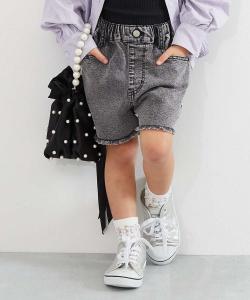 Джинсовые шорты, брюки и полубрюки из ткани Raku Denim с химической обработкой, бахромой, весна/лето 2015.