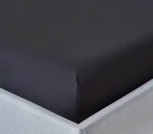 Простыня на резинке HOMESCAPES, черная, плотность 200 нитей, 90 х 190 см Homescapes