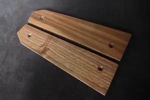 Синтезатор Korg Microkorg с деревянными боковыми панелями из орехового дерева