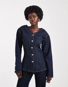 Джинсовая рубашка ASOS DESIGN с высоким V-образным вырезом и подплечниками цвета индиго