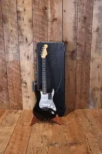 Fender American Ultra II Stratocaster с черной накладкой грифа - Texas Tea