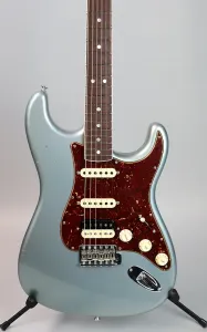 Fender Custom Shop '67 HSS Strat Journeyman Relic Состаренный Выцветший Ледяной Голубой Металлик
