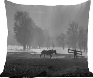 Подушка для улицы Лошадь Ферма Снег 50 x 50 см - водонепроницаемая - подушка для отдыха - удобная - подушка с рисунком MuchoWow
