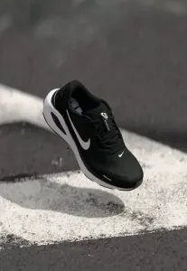 Беговые кроссовки structure 26 Nike Performance, Black/White/Cool Grey/Metallic Silver