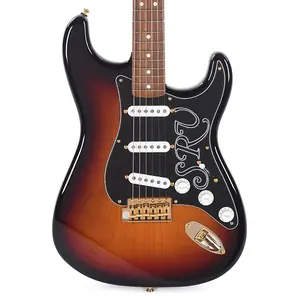 Fender Artist Stevie Ray Vaughan Stratocaster трехцветный санберст