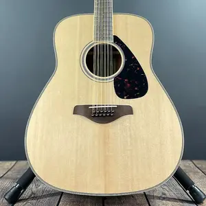 Акустическая гитара Yamaha FG820 с 12 струнами - натуральная