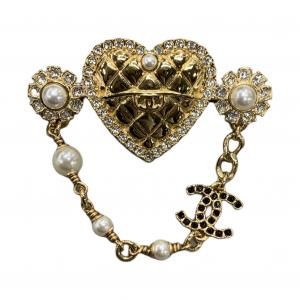 Металлическая брошь женская золотая CHANEL