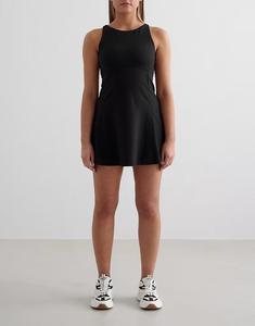 Платье Aim'n Black sense с высоким воротом черного цвета