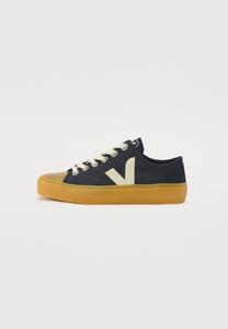 Кроссовки WATA II Veja, цвет Blue Pierre Natural