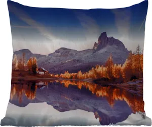 Подушка для улицы - Горы - Деревья - Осень - Озеро - Природа - 40x40 см - Устойчива к погодным условиям - Подушка для отдыха - Подушка - Интерьер - Обивка с изображением MuchoWow