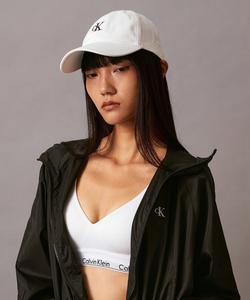 Джинсы Calvin Klein / Маленькая кепка с монограммой Calvin Klein Аксессуар для джинсов Calvin Klein 4G5038G