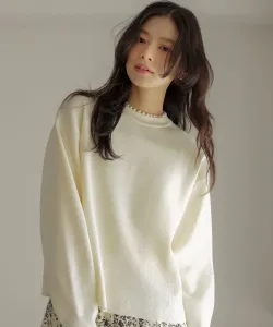 Вязаный пуловер в рубчик с жемчужными пуговицами Suite L, цвет Ivory [002]