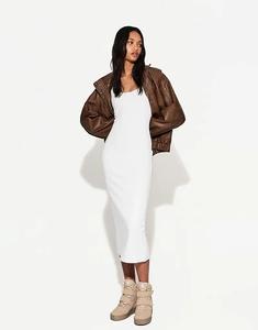 Платье миди Bershka на бретелях белого цвета