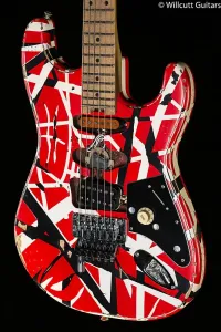 EVH Striped Series Frankenstein Frankie с грифом из клена, красный с черными полосами, состаренный (910)