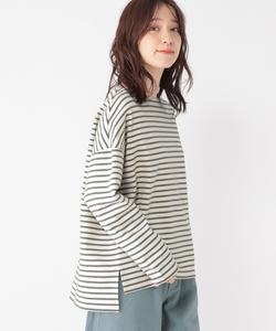 Пуловер из высококачественной перфорированной полосатой ткани.