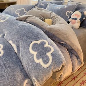 Disney Комплект зимнего одеяла 200х230 см, съемный пододеяльник, наполнитель 3 кг, общий вес 4,6 кг, цвет Milk-Flavored Cloud