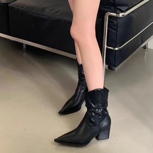 XIAOGULI Женские черные кожаные ботильоны на низком каблуке с острым носком, на среднем голенище, на застежке