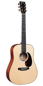 Martin Dreadnought Junior DJr-10E с верхней декой из еловой древесины с Ситки и встроенной электроникой