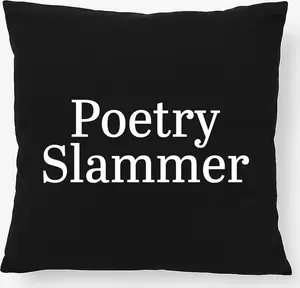 Подушка-надпись Поэтический баттл Huuraa, 40x40 см, с наполнителем из черного хлопка, декор Поэтический баттл Hellweg Druckerei