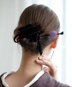 Украшение для волос в виде шарика из чистого шелка, окрашенного методом тай-дай, изготовлено в Японии Utatane, цвет Purple