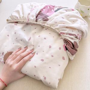 Disney Простыня на резинке 150х200 см, цвет Colorful Dog, для матраса глубиной 5-25 см