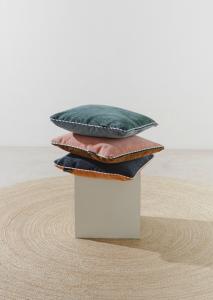 Подушка CORDUROY двусторонняя с двухцветным декором Really Nice Things, коричневый/розовый