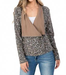 Коричневая куртка с анималистичным принтом и запахом на молнии спереди Blue B