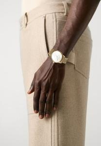 Часы BADGE Guess, золотого цвета