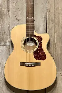 Новая гитара Guild Westerly Collection OM-240CE Natural Pro с дополнительными аксессуарами, лучшая сделка в мире, покупайте здесь!